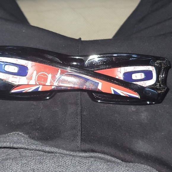 OAKLEY FUEL CELL SUNGLASSES - Picture 4 of 7